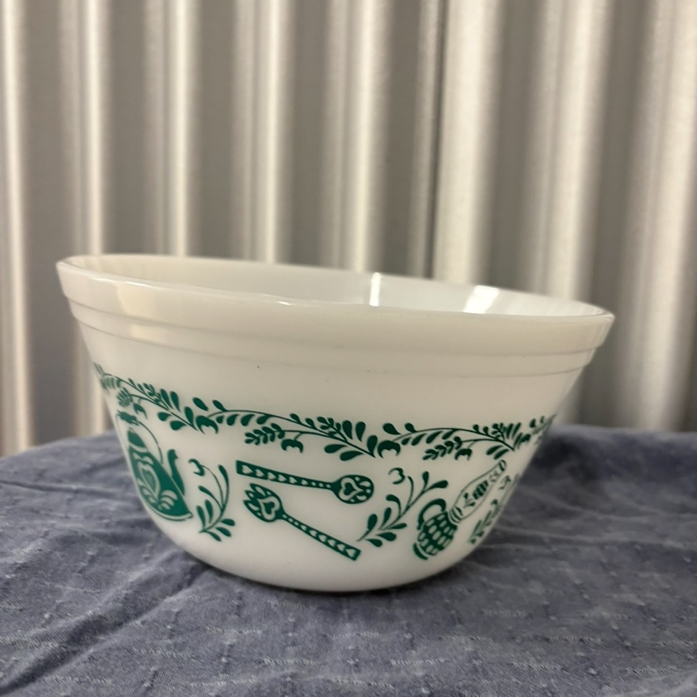 Federal Glass Mixing Bowl.